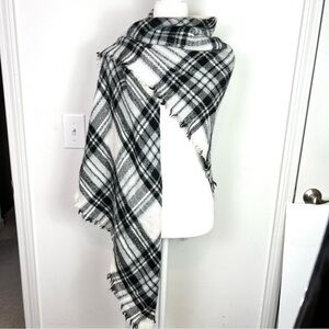 ModCloth Black White Plaid Blanket Scarf Shawl Throw Wrap 100% Acrylic Classic